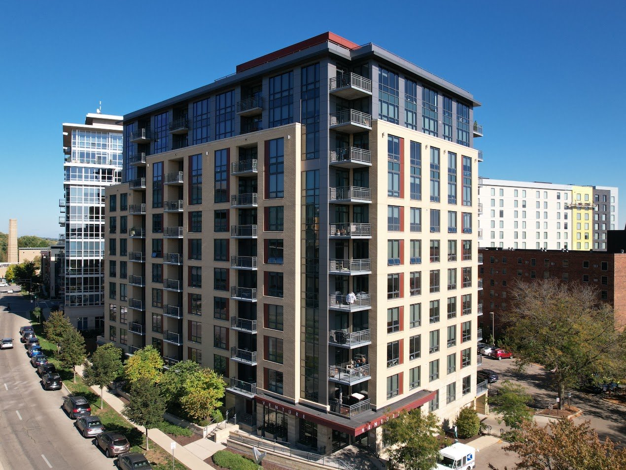 property_VentureLuxuryHighRise